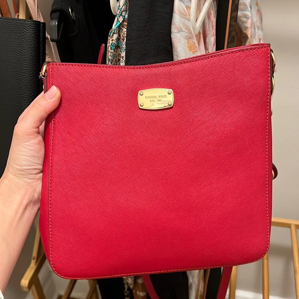 MK CROSSBODY BAG IN excellent condition - Picture 1 of 9